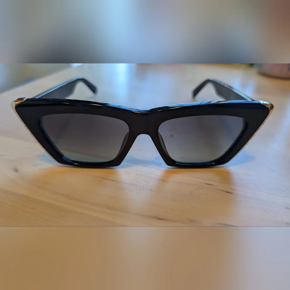Louis Vuitton Black and Gold Sunglasses - Picture 2 of 7